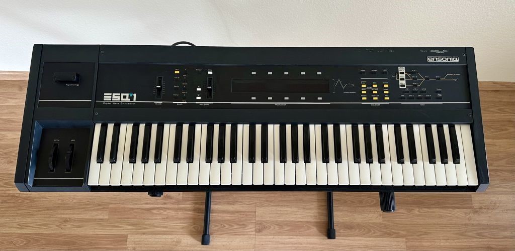Ensoniq ESQ-1 vintage synth equipment - eBay listing photo 4