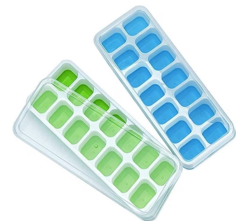 LOT of 5 Silicone Flexible Ice Cube Trays W/ Spill Resistant Lids BPA Free NEW