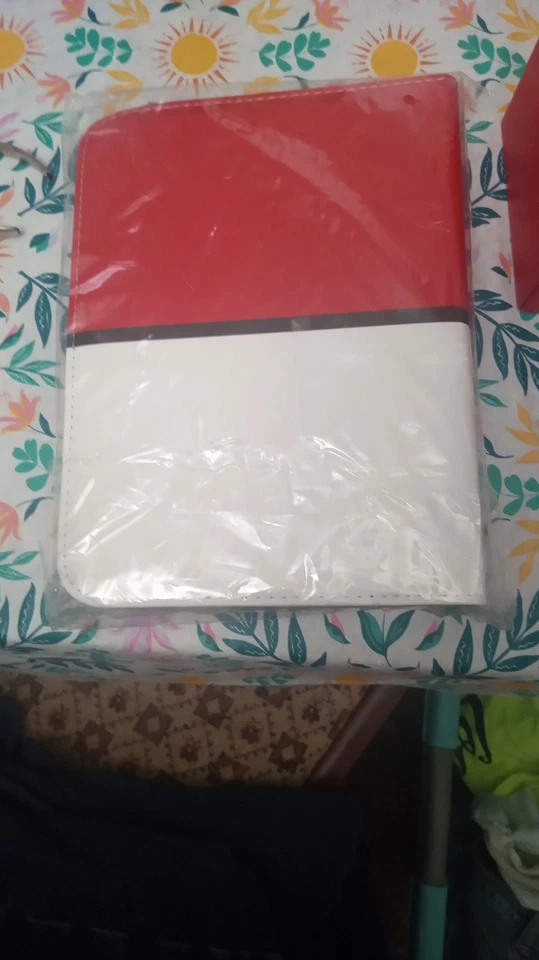 Carpeta UltraPro Cards Pokemon Premium Pro - Blanco/Rojo Foto 3 de 4