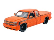 2006 Chevrolet Silverado Extended Cab Custom Metallic 1:25 by Motormax 79039MOR
