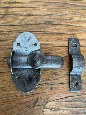 Ancien mini verrou en fer forgé pour porte, serrure ferrure heurtoir penture - Photo 1/3