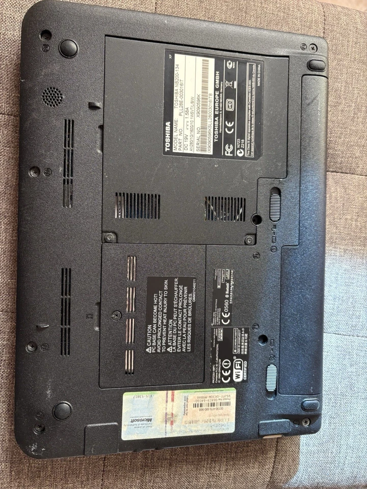 Toshiba NB200-134 Netbook - 10.1" - Intel Atom N280 - 1GB Ram - 80 Gb Hdd - Immagine 4 di 4