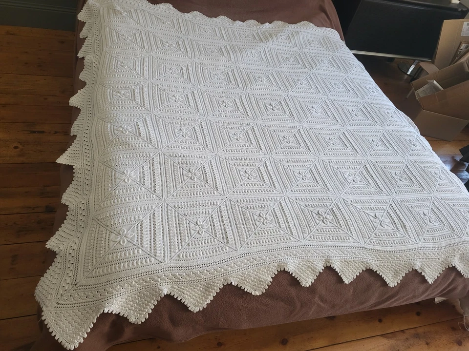 Ancien plaid dessus de lit coton aux aiguilles Old knitted bedspread 174x174cm - Photo 3/4