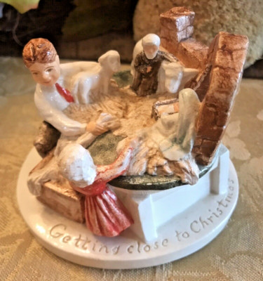 Sebastian Miniatures ''Getting Close to Christmas'' Setting Up Nativity Figurine