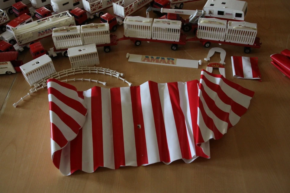 CIRQUE AMAR - CHAPITEAU + FOURGON + CAMION- SOLIDO -très bon ETAT - Photo 2/4