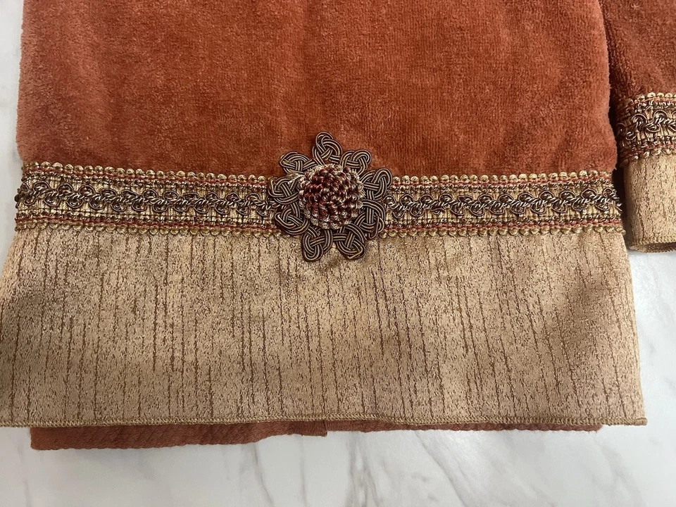 JUEGO DE TOALLA DE BAÑO Y LAVADO AVANTI CUERDA MEDALLÓN TRENZADO BRACOTA SATINADO (3p) Foto 3 de 4