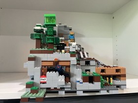 100% COMPLETE w/ Instructions  LEGO Minecraft The Mountain Cave (21137) No box