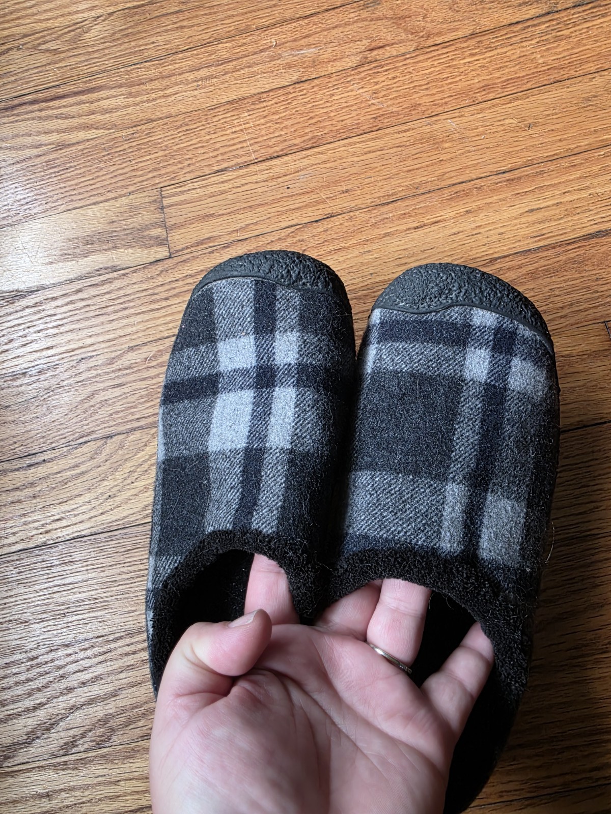 Keen Howser ciabatta slide a quadri da donna 7 5 grigia foderata in pile scarpa con zoccoli