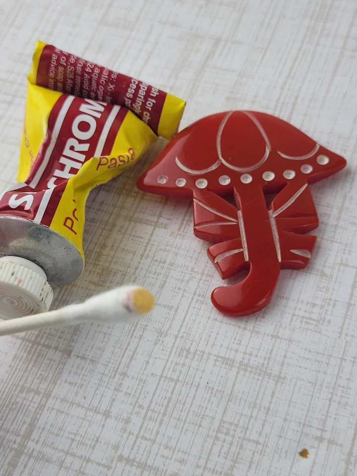 RARE Vintage Carved Cherry Red Bakelite Umbrella With Bow Snap Button Tested + - Image 2 of 4