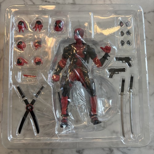 Amazing Yamaguchi Series No. 001 Deadpool Action Figure New In Box - Picture 2 of 9