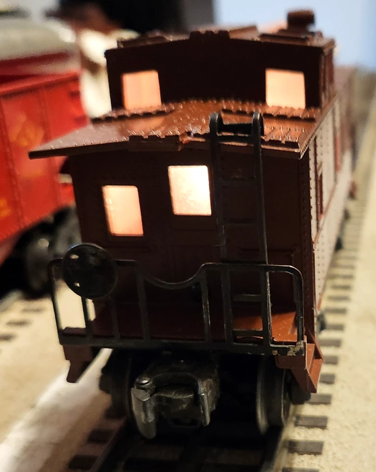 Lionel 6457 CABOOSE IN GOOD ORIGINAL CONDITION! IN OB, IT LIGHTS UP WELL! - Image 4 of 4