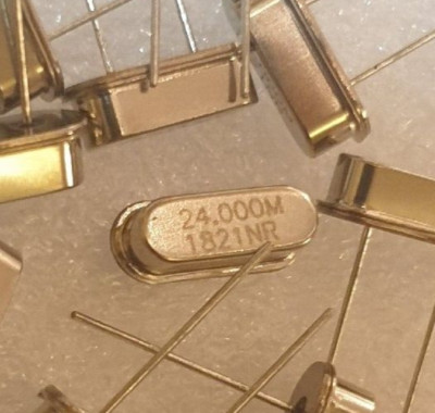 100x Quarz Passiv Kristall Oszillator Resonator 24.000MHz HC-49S NTSC