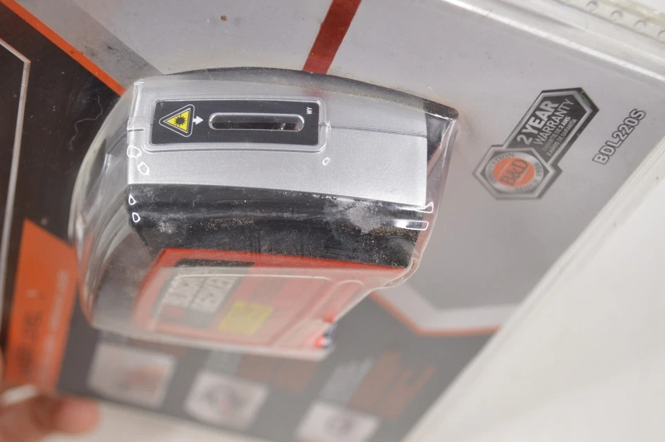 BLACK+DECKER Laser Level + 360 Degree Rotating Wall Attachment - Model BDL220S - Image 3 of 4