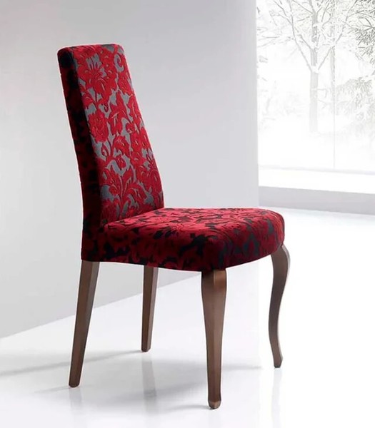 Silla contemporánea con respaldo alto y tapizado.