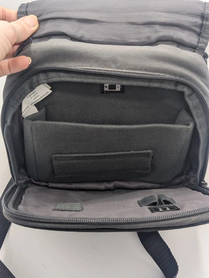 Estuche de Transporte Nintendo 3DS DS DSi Lite Negro con Borde Gris - Usado y Limpio Foto 3 de 4