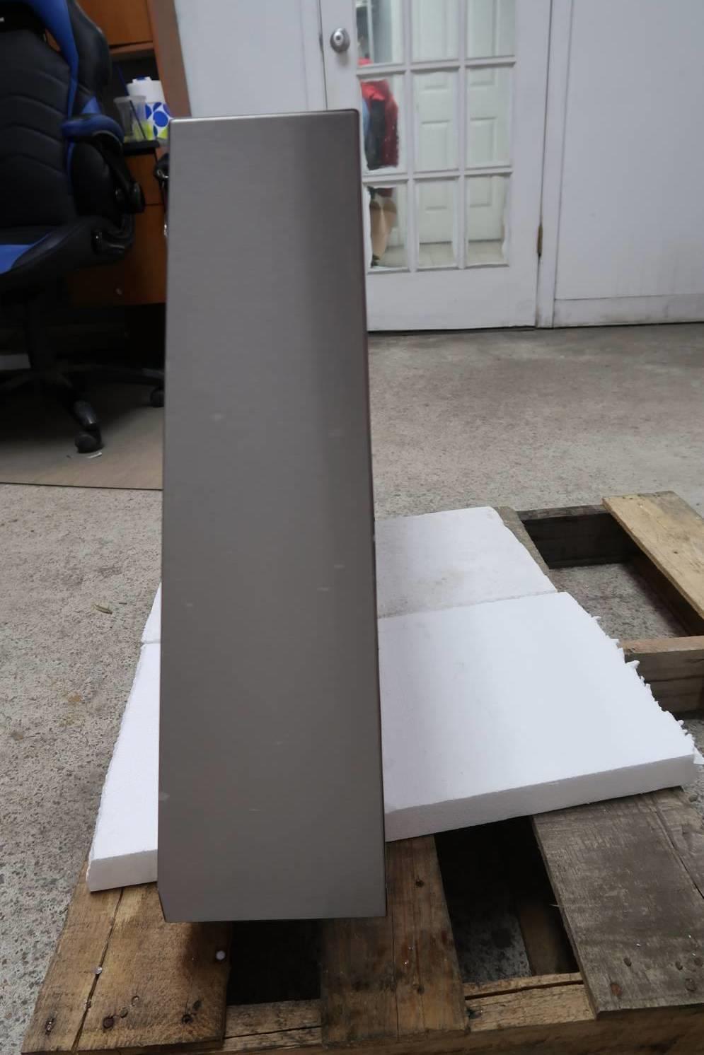 Whirlpool 30" 265 CFM LED Task Lighting Under SS Range Hood