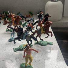 COWBOYS INDIANS HORSES toy figures