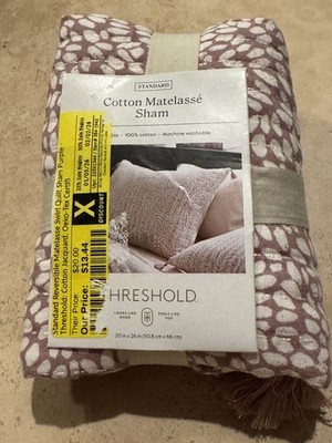 NWT Threshold Reversible Matelasse Swirl Quilt Sham Cotton Jacquard Purple Stand