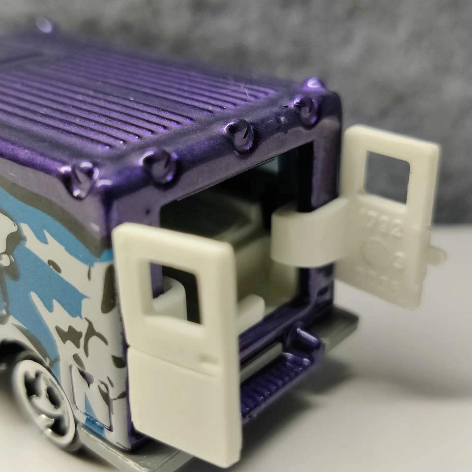 Vintage 1998  Hot Wheels Purple 1/64 Diecast Ambulance  " Saber Tooth " MINT - Image 4 of 4