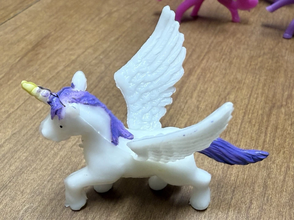 Mini figuras de unicórnio de plástico rosa e roxo x25 enfeites de bolo míticos aniversário - Imagem 3 de 4