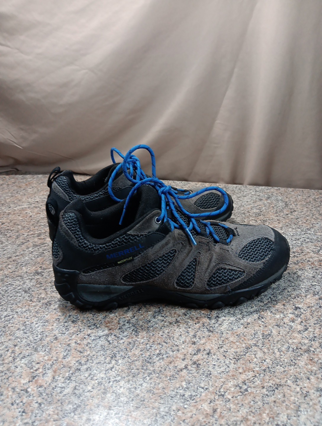 Stivali da trekking Merrell Yokota 2 grigio medio impermeabili J9969 da uomo taglia 8