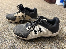 Under Armour Youth Leadoff RM Low Molded Baseball Cleats, Size 1.5Y, 3023449