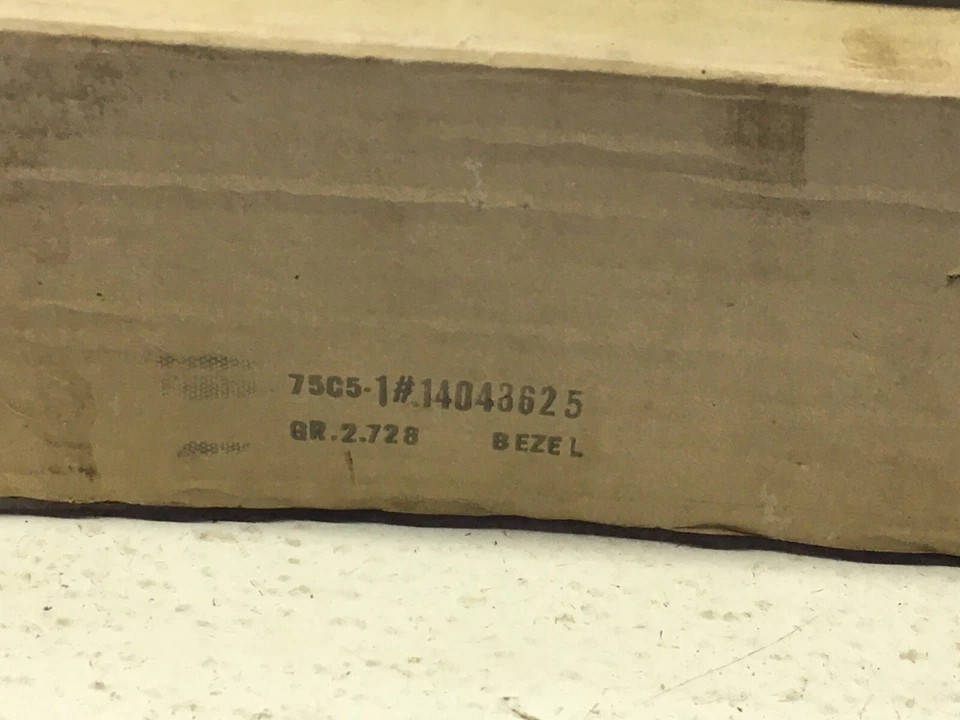 NOS Driver Side Headlight Trim Bezel Gray 1983-84 Chevy G10 G20 G30 P10 P20 P30 Foto 2 de 4