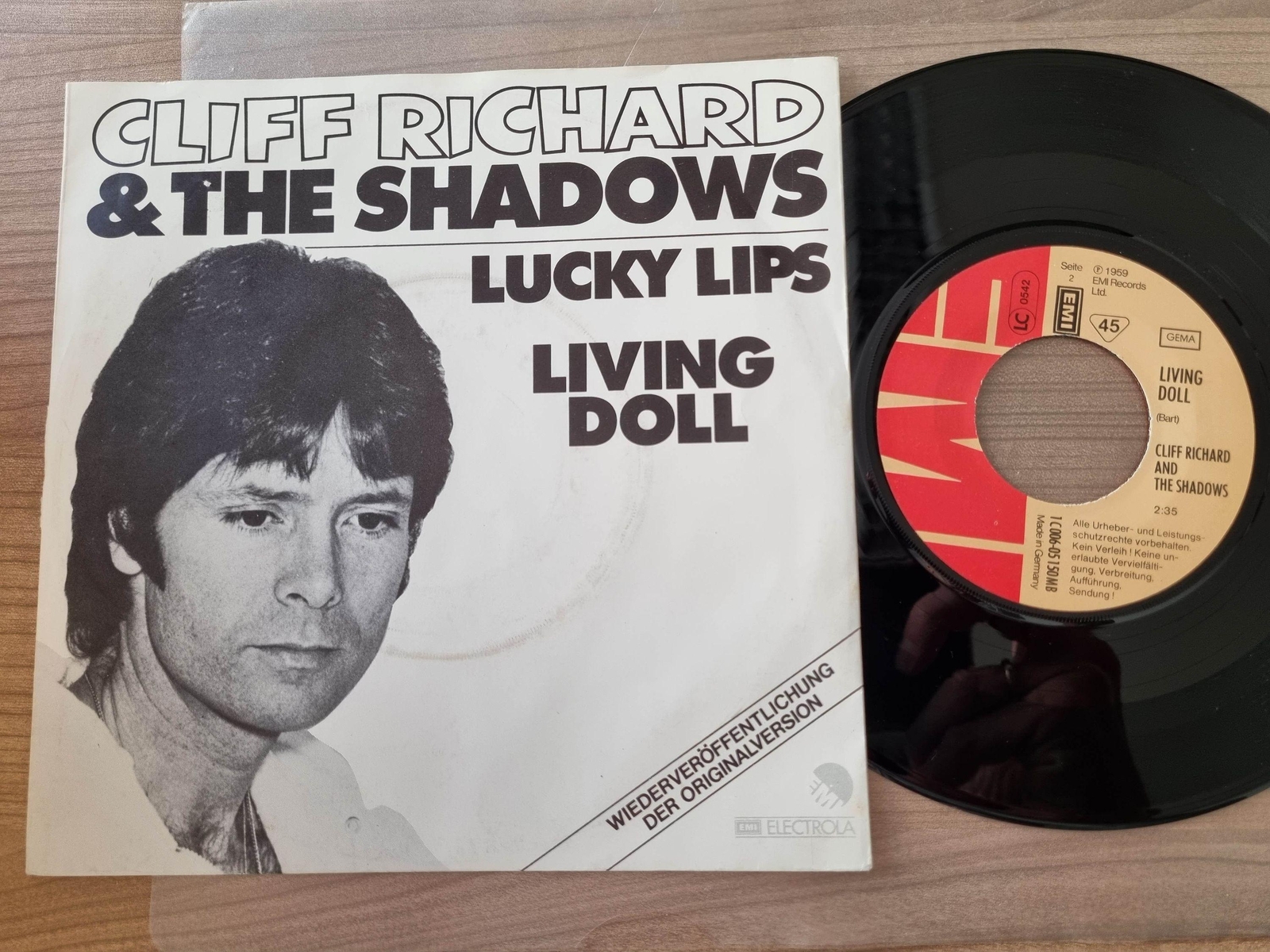 7"" Single Cliff Richard - Lucky lips/ Living doll Vinyl Germany