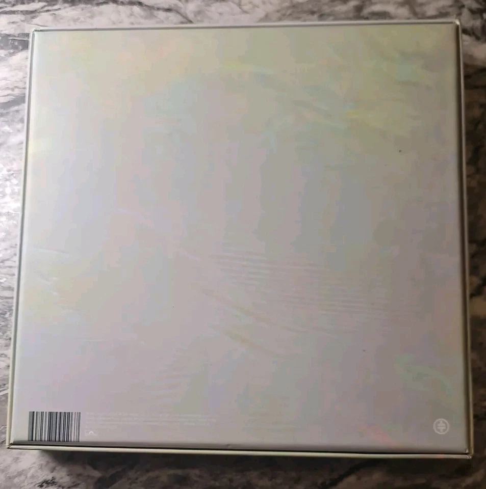 Box Set: Take That : Take That III : Super Deluxe CD, Large Book & Prints - Image 2 of 4