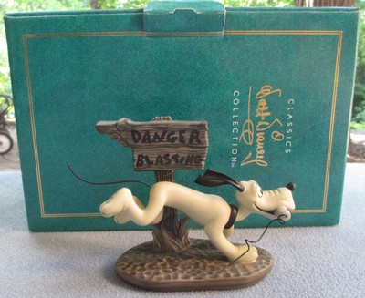 Walt Disney Classics “Dynamite Dog” Mickey's Pluto Delivery Boy w