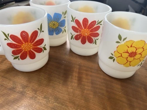 Set of 4 Anchor Hocking Fire King Stackable Coffee Tea Mugs Gingham Flowers