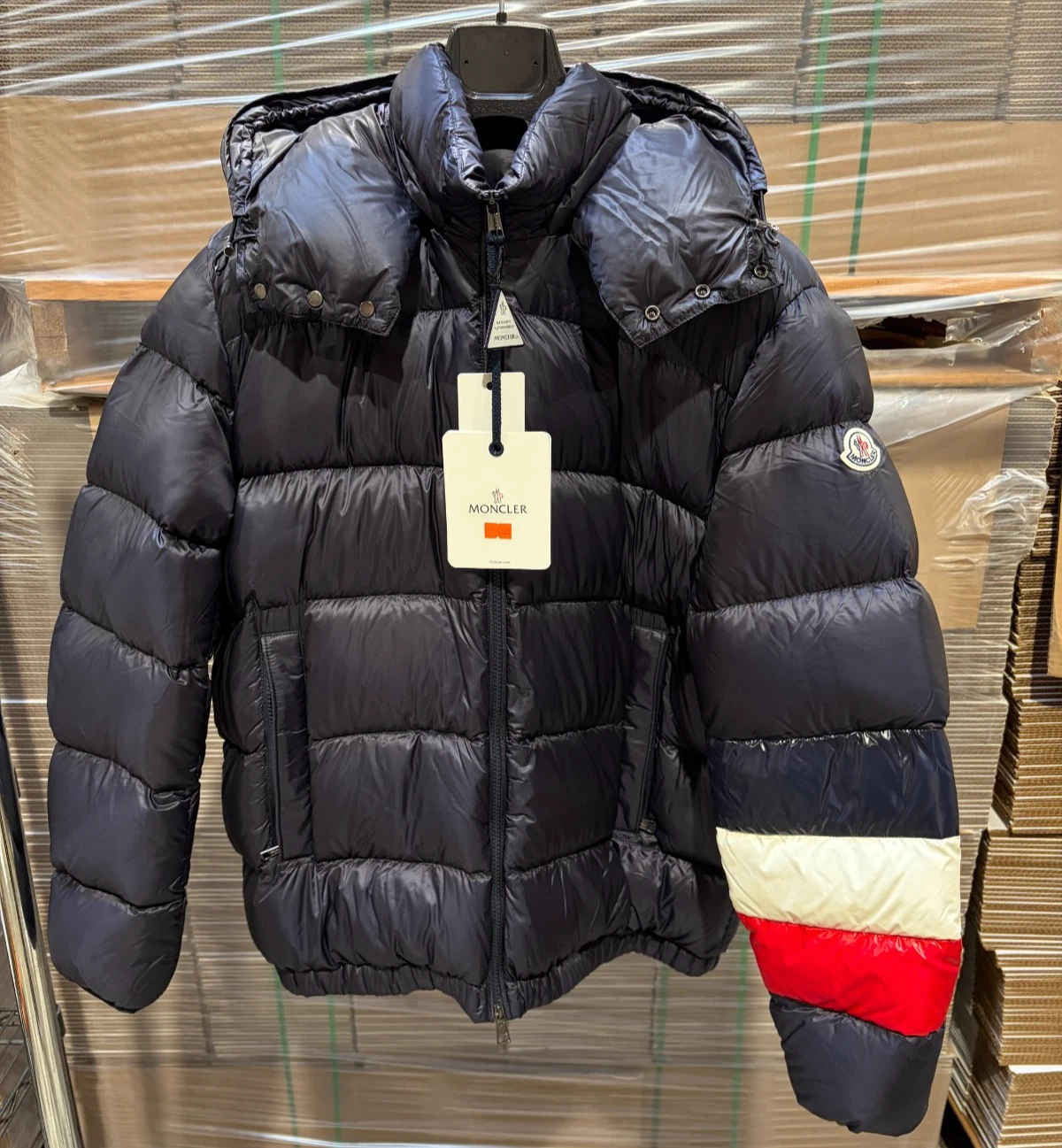 Moncler — Moncler Willm Giubbotto Puffer Jacket in Navy - Size 6 - NWD