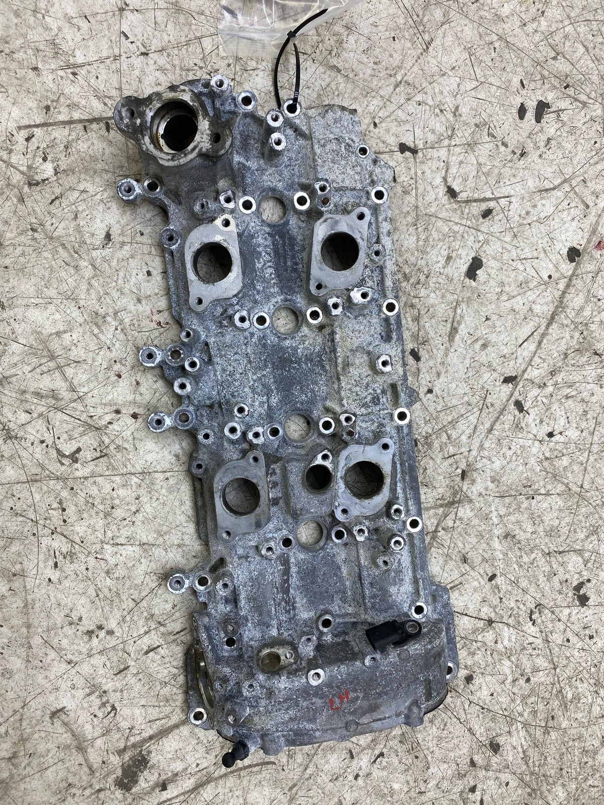 2020-2025 ASTON MARTIN DBX OEM 4.0L V8 LEFT M177 ENGINE VALVE COVER 1770106004