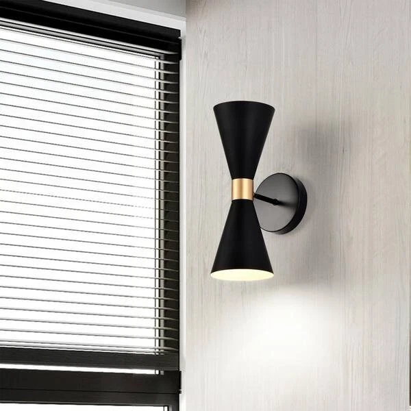 Склад Tiffany Smithy 5 дюймов 1-светлое матовое настенное бра с черной отделкой для помещений - Изображение 3 из 4