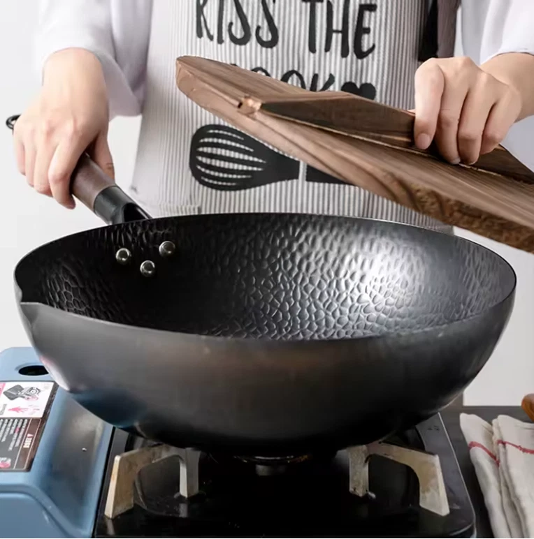 Carbon Steel Wok Pan 32cm Stir Fry Wok with Wooden Lid Flat Bottom Frying Pan