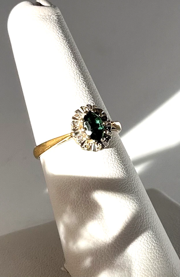 RARE ANTIQUE VINTAGE 18K YELLOW GOLD NATURAL GREEN TOURMALINE AND DIAMOND RING - Image 3 of 4