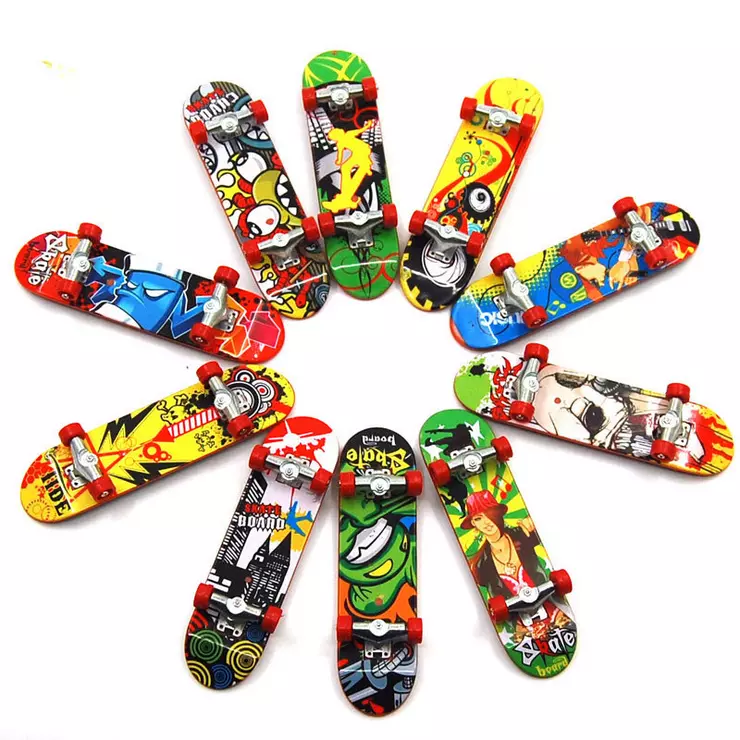 Party Yeah 1x Mini Finger Skateboard Plastic Finger Skate Scooter