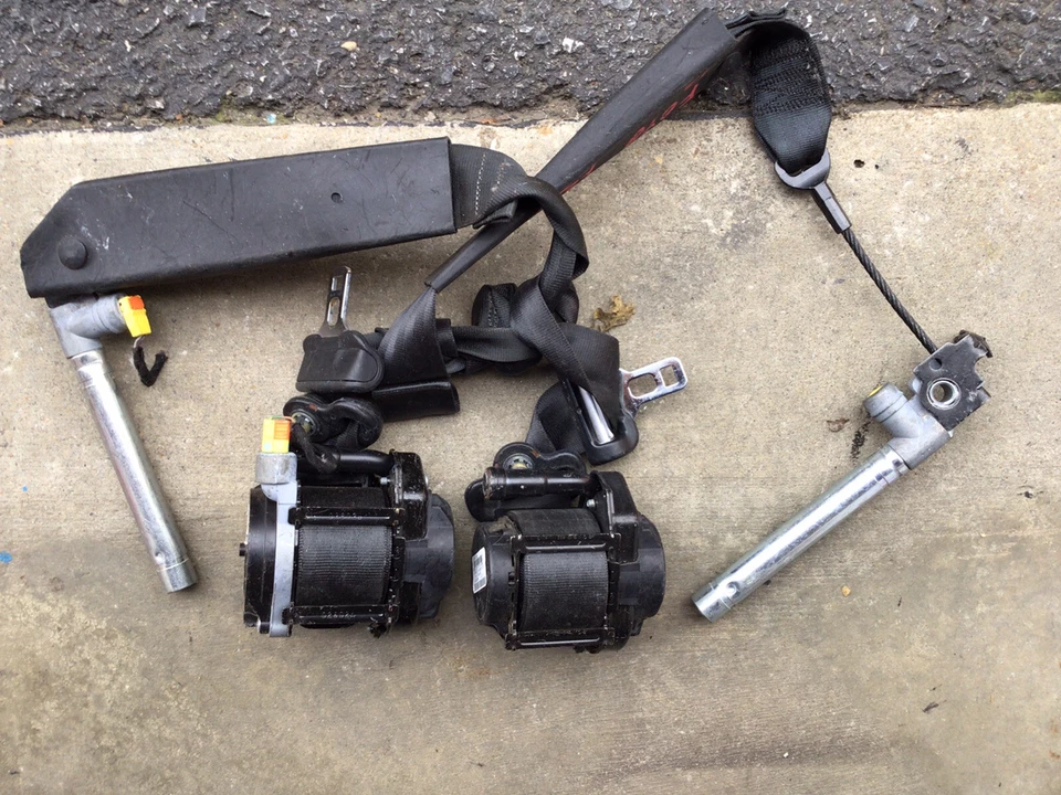 福特 Escape 安全带前两侧 2013-2014-2015-2016-黑色 — 第 2/2 张图片