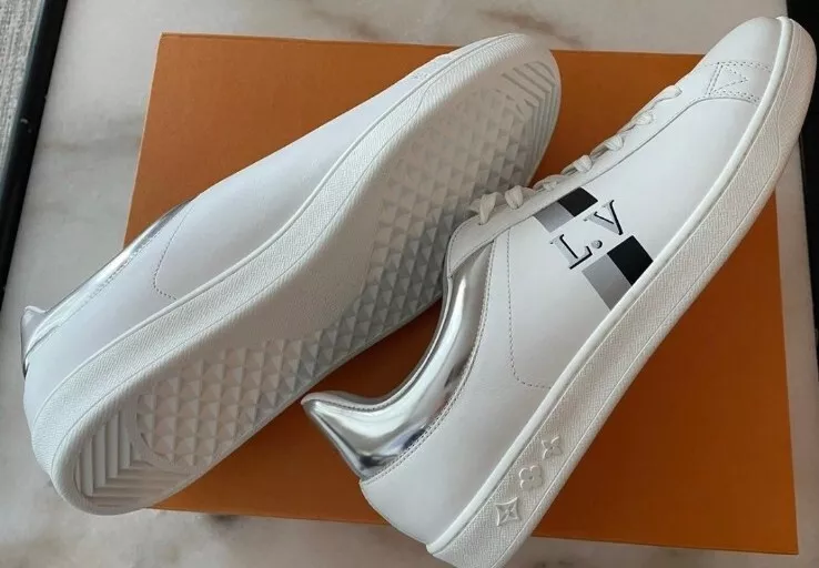 LOUIS VUITTON Men Sneakers Size 10