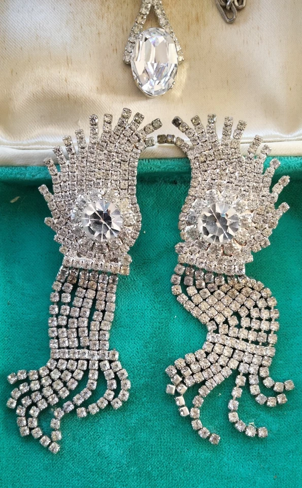 Parure de bijoux anciens en strass, ras de cou et clips d'oreilles - Photo 2/4