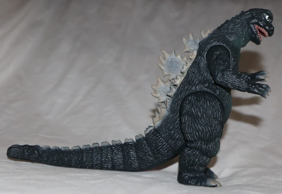 GODZILLA 1967 MEMORIAL BOX VERSION 6" FIGURE VTG BANDAI 2003 Minya Kamacuras - Image 4 of 4