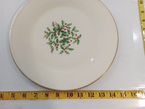 Lenox plate Special Holly berries Christmas plate - Picture 3 of 5