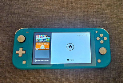Nintendo Switch Lite Blue 32GB 720p Wi-Fi USB-C Headphone Jack HDH-001