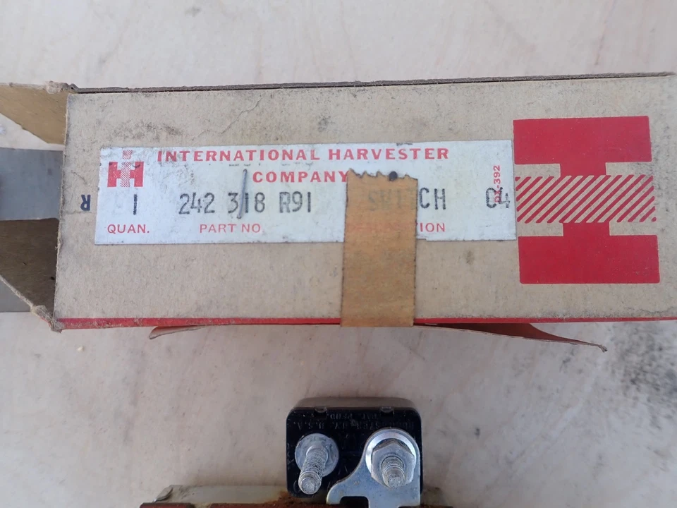 Interruptor de faros International Scout IH 242318R91 NUEVO 1961-1971 nuevo stock antiguo Foto 3 de 3