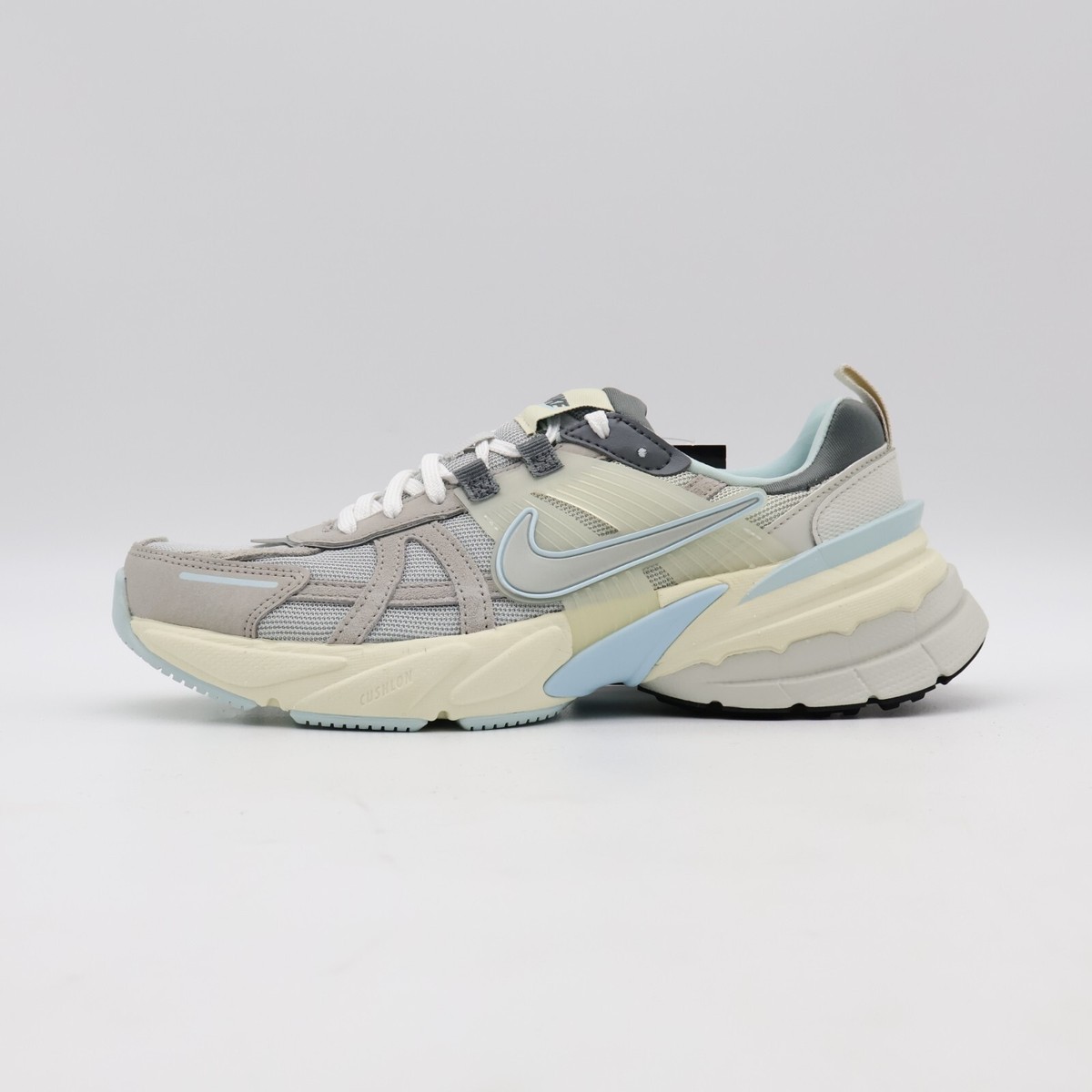 ★Nike★ V2K Run W Light Bonelight Ion Ore Smoke Gray ll Nike Women's V2K Run (Light Bone Iron Ore/ Light Bone/ Light
