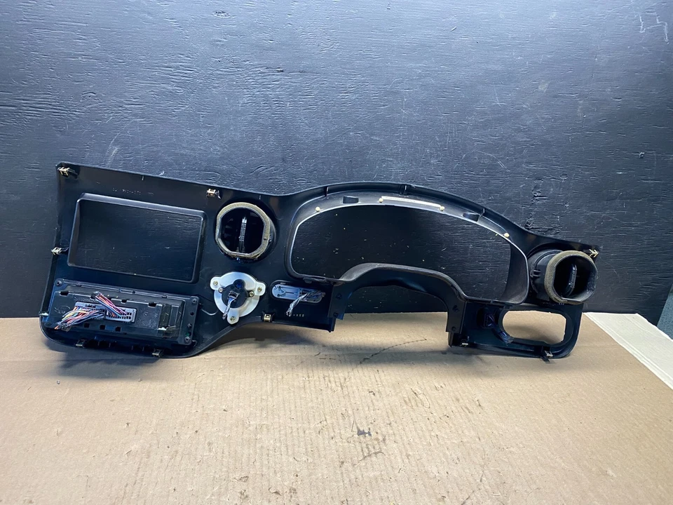 2003 to 2003 Ford Expedition Dashboard Speedometer Radio Bezel Air Vent o6940 DG - Imagem 4 de 4