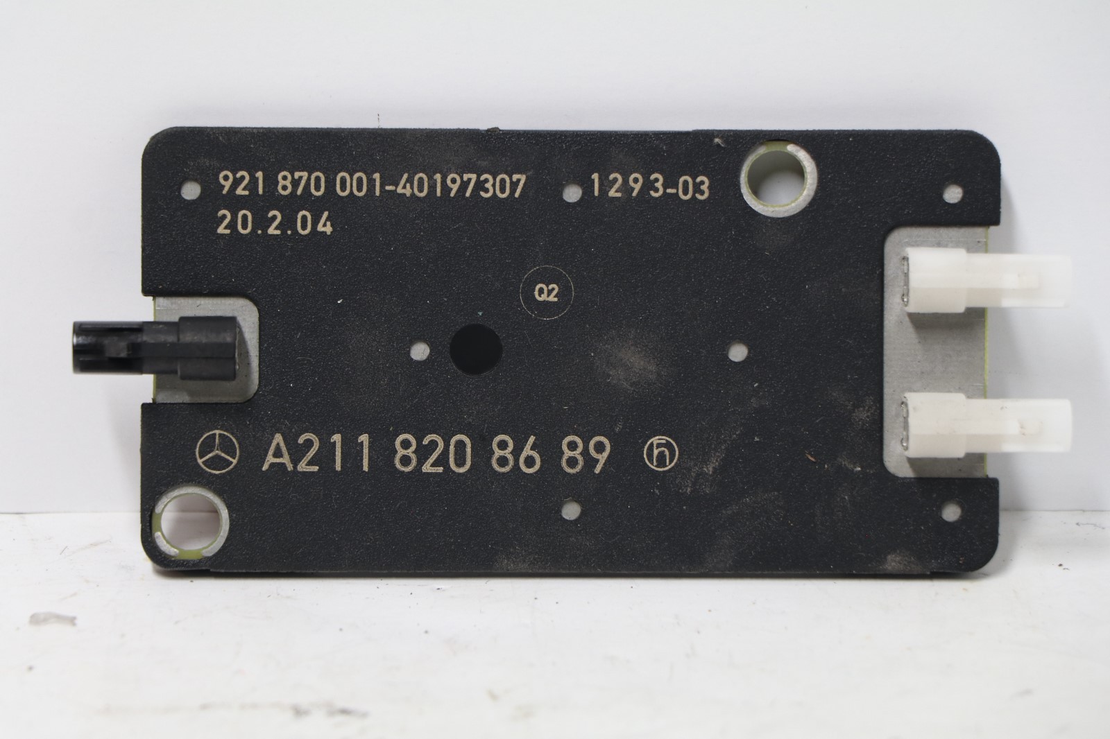 03 06 MERCEDES W211 E320 ANTENNA RADIO AMPLIFIER BOOSTER MODULE