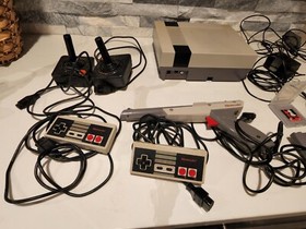 Nintendo NES Power Set Console N6166522 WITH GAMES