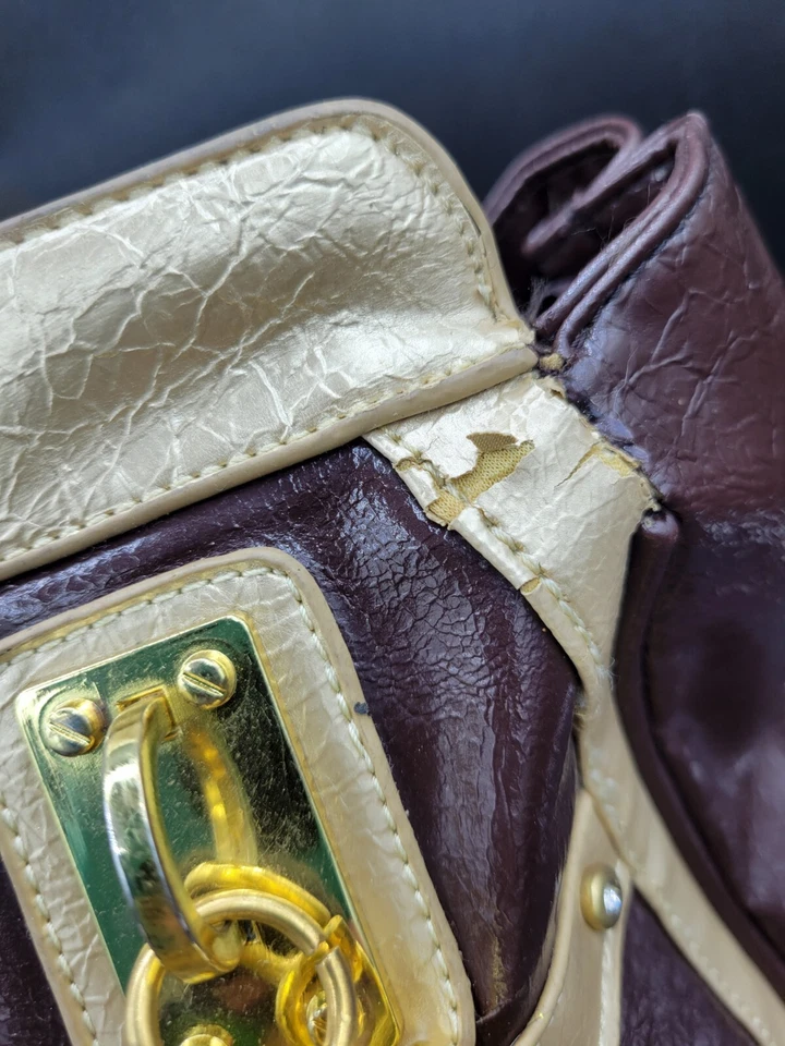 Bolso de hombro de cuero dorado marrón charol LYDC London Foto 4 de 4