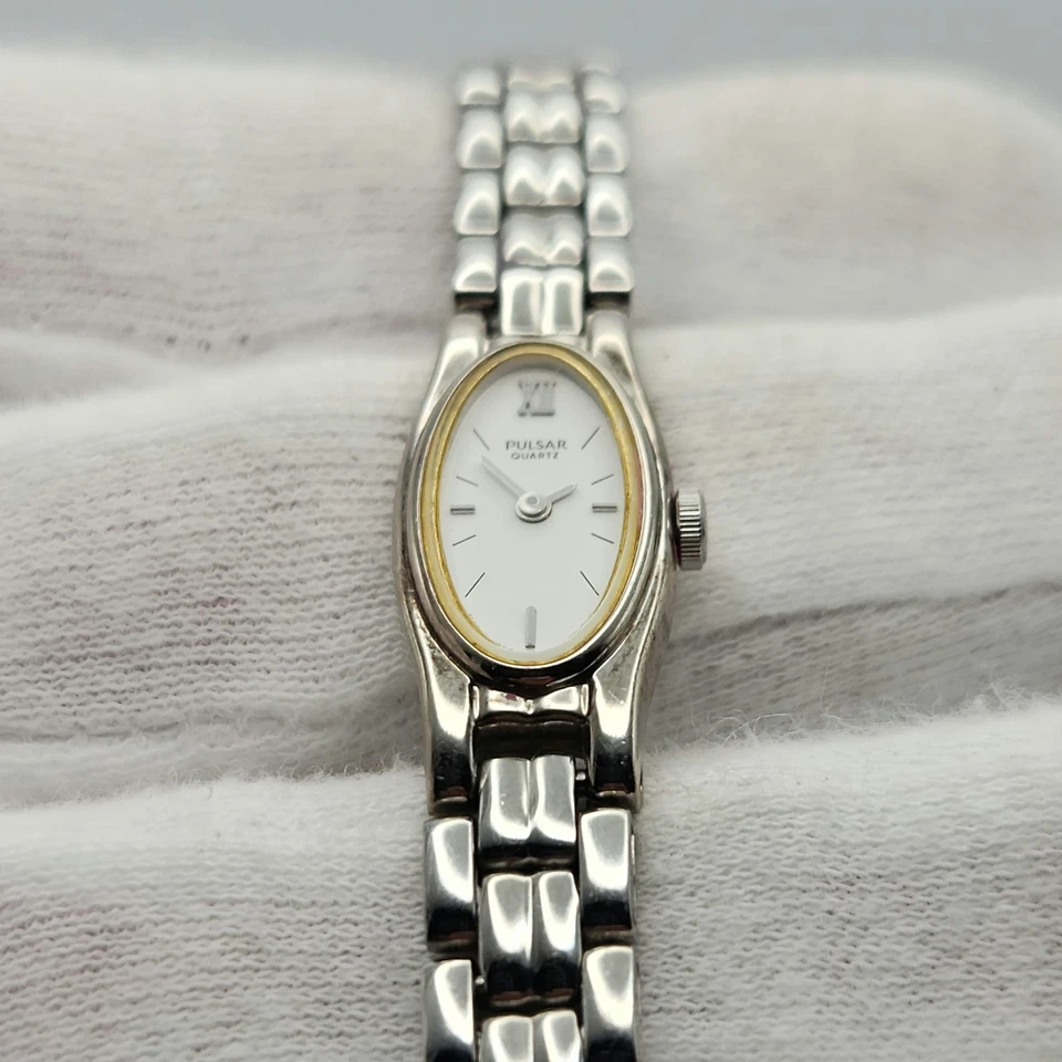 Pulsar V220-6190 Ladies Vintage Silver Tone Quartz Watch - FOR PARTS / REPAIR - Image 4 of 4